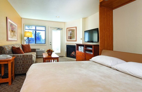 Afton Resort | Shoreline that stretches over 1,300 miles!