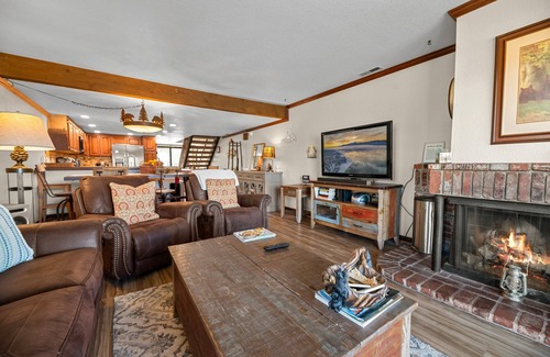 Patton Condo | Shores Lakefront Condo - Lakefront Condo, Walk to Village, Dock, Pool