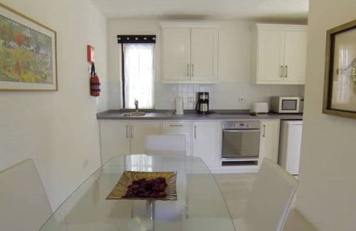 Spring Estate Apartment | "Shoreside" - beach-front studio apartment for two