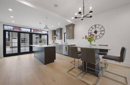 Italian Village House | Short North Convention King Bed Free Parking!