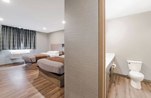 Foxboro Hotel | Short Walk to Gillette Stadium! Offers FREE Breakfast and FREE Parking!