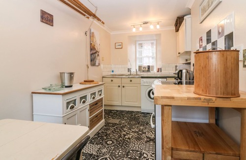 Newburgh Cottage | SHORTBREAD COTTAGE, pet friendly, with a garden in Newburgh, Fife