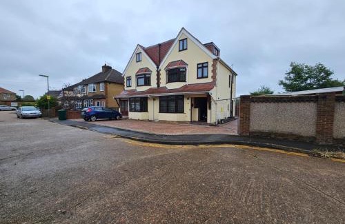 Staines House | Shortwood Stay