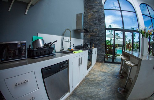 El Jobo Hotel | Show Pony Beach Resort