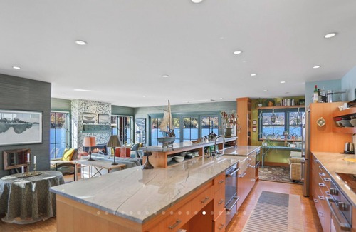 Sellwood-Moreland Boat Rental | SHOWSTOPPING floating home on the Willamette River with stunning views.