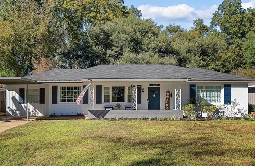 Broadmoor House | Shreveport, Broadmoor area 4 bedroom family group home