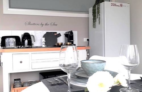 Kiama Apartment | Shutters by the Sea Waterfront-Sea views-@Little Blowhole on the Coastal Walk