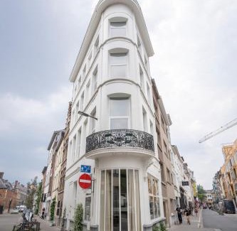 Antwerp House | SHWAY60 Family House