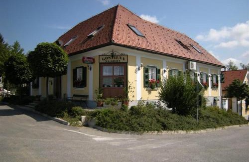 Tisina Hotel | Nastanitev NA GRIČU