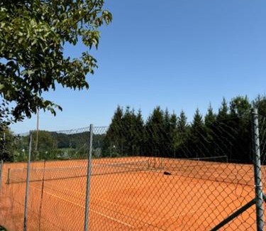 Tisina Hotel | Nastanitev NA GRIČU