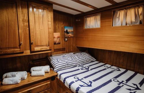 Castellammare Vucciria Boat Rental | Sicily Sea Charter HANDE CAPO GALERA
