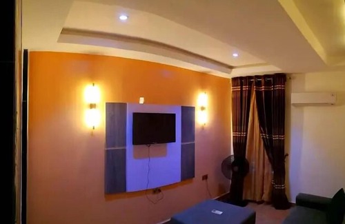 Ikom Hotel | Side View Hotel