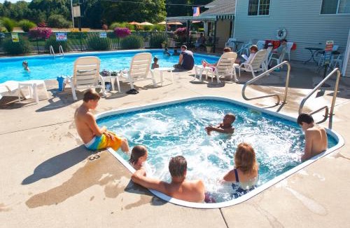 Silver Lake Hotel | Sierra Sands Family Lodge