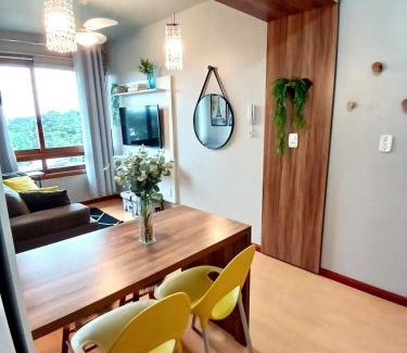 Bairro Lago Negro Apartment | Siga Gramado - Apto faça tudo a pé! Vista! Tv smart! Ar Cond!