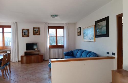 Villa Guardia Apartment | Signorile quadrilocale nel verde di Villa Guardia
