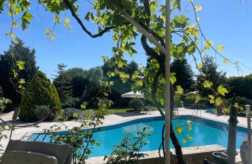 Silivri Villa | Silivri Gazitepe'de 3 katlı, havuzlu lüks villa