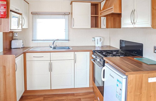 Chapel Saint Leonards House | Silver 6 Caravan (Pet)