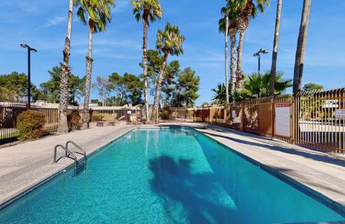 Menlo Park Apartment | Silver Belle Retreat
