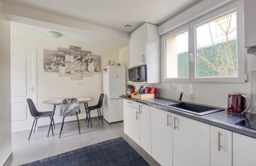Petit-Ivry Apartment | Silver&Gold House Pro & Family