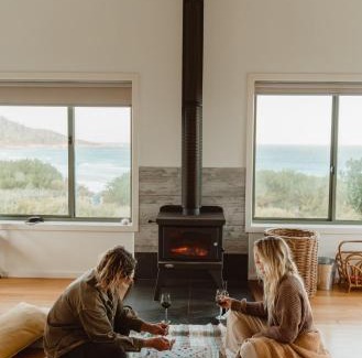 Bicheno House | Silver Moon at Half Moon
