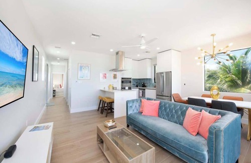 Old Man Bay Condo | Silver Reef #2 - 2 BR LUXE Oceanfront & Pool
