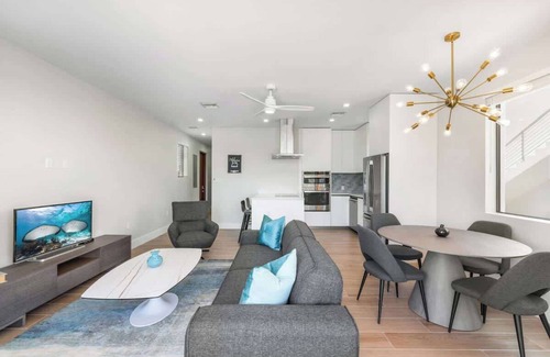 Old Man Bay Condo | Silver Reef #4 - 2 BR LUXE Oceanfront & Pool