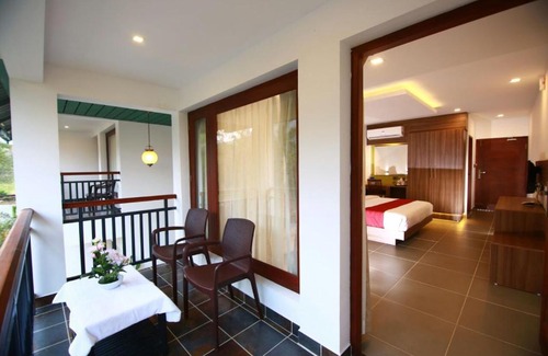 Athirapally Bed & Breakfast | Silver Storm Resort Athirappilly