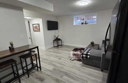 Silverado House | Silverado Cozy Basement Suite