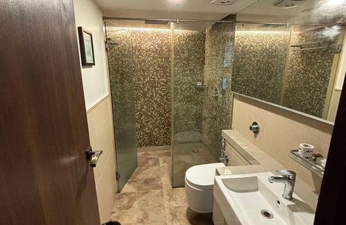 Uttan Hotel | Silverador Resort Club