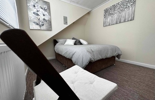 Westcliff-on-Sea House | Silverdale House