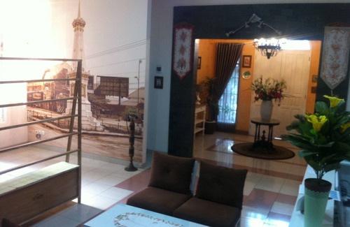 Sari Harjo House | Simple and Friendly.