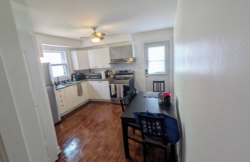 Pointe-Saint-Charles Apartment | Simple, Clean,close to metro and groceries, marche atwater, canal lachine