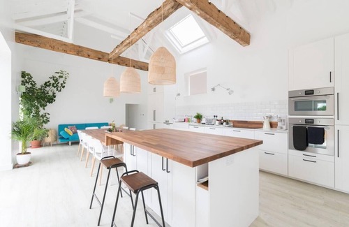 Reydon House | Simple Coastal Luxury near Southwold sleeps 10