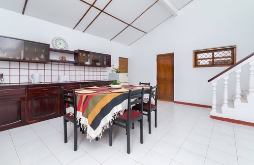 Hikkaduwa House | Simple & Peaceful Private Homestay! Surrounded by nature and close to the beach.