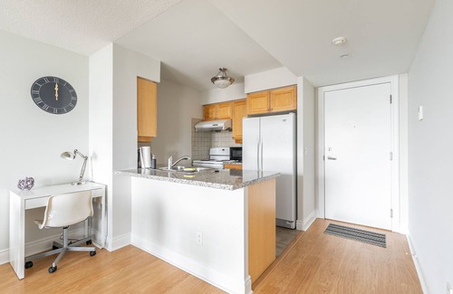 Willowdale Condo | Simply Comfort Gorgeous Apt North York