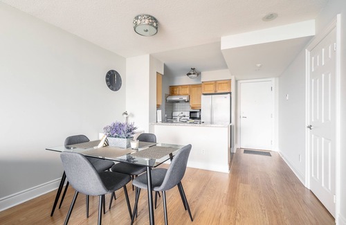 Willowdale Condo | Simply Comfort Gorgeous Apt North York