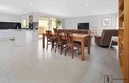 Malua Bay House | Simply Sylvan | Walk to Beach, Club & Shops