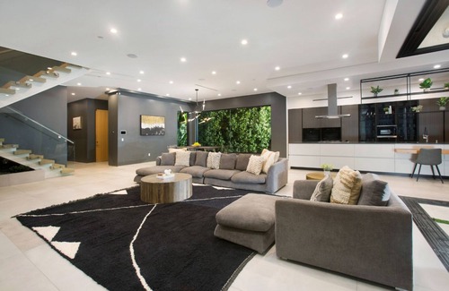 North Hollywood Villa | Simpson - Luxurious Living in an Impeccably Designed Valley Village Home