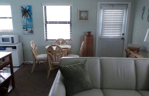 Singer Island Apartment | Singer Island duplex property 1.5 block to beach and restaurants