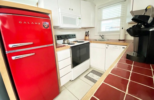 Indian Shores Cottage | Single family home with private beach access at HGTV's Sunburst Inn, sleeps up to 4