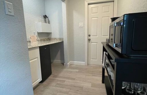 United Central House | Single Family House portion in St Petersburg FL Unit B