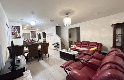 Chino House | Single House! One Bedroom Downstairs!Near Ontario! Pet Friendly! 500 Mbps WiFi !
