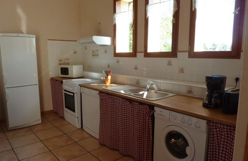 La Foret-sur-Sevre House | Single-storey gîte with swimming pool, ideal for families.