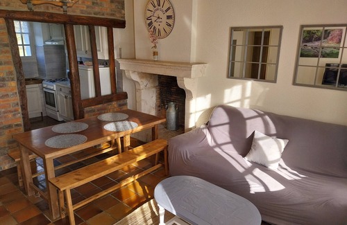 Migne Cottage | Single-story house in Berry with parking, linens and cleaning included