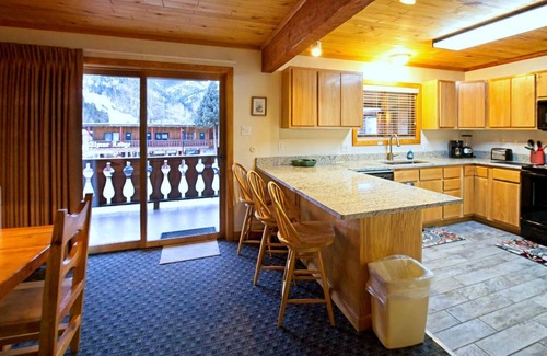 Red River Cabin | Sitzmark Sports