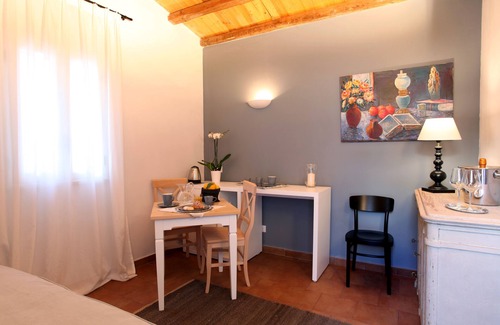 Albergheria Apartment | Six apartments with garden in the old town.