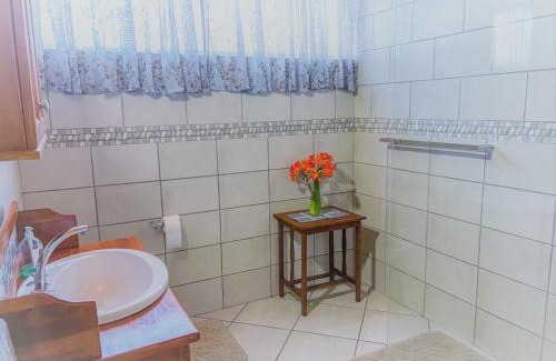 Vredefort Apartment | Six Second Avenue