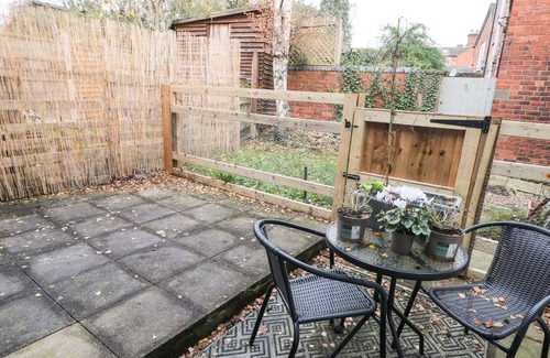 Uttoxeter House | SIXPENCE, pet friendly, character holiday cottage in Uttoxeter