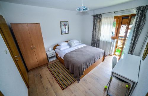 Mukinje Bed & Breakfast | Sixteen Lakes Guest House