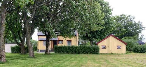 Orland Villa | Sjarmerende hus med veldig stort uteareal.